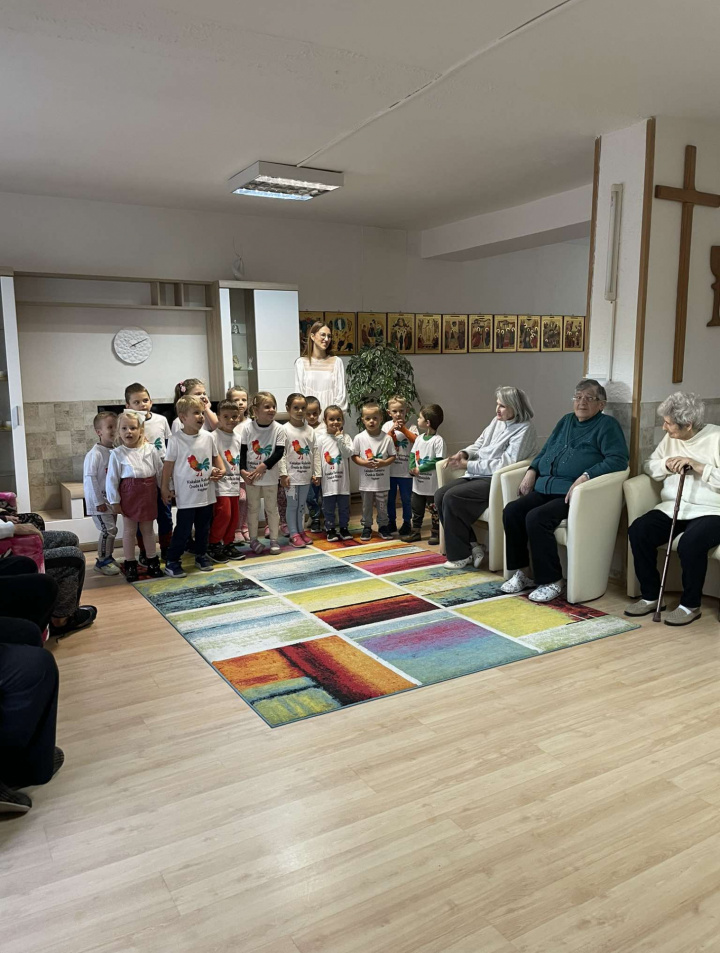 1.október Medzinárodný deň seniorov – Kultúrne vystúpenie detí Kiskakas Református Óvoda