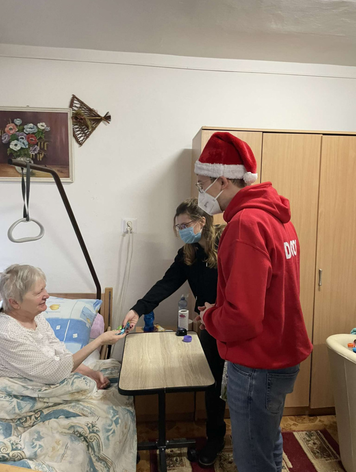 21.12.2024 Predvianočné prekvapenie – osobné stretnutie s klientom- MUDr. ml. Tibor Varga a jeho tím