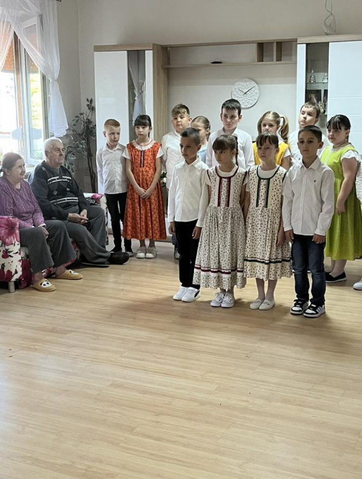 Vystúpenie detí Deň matiek - ZŠ. P.O.H. 